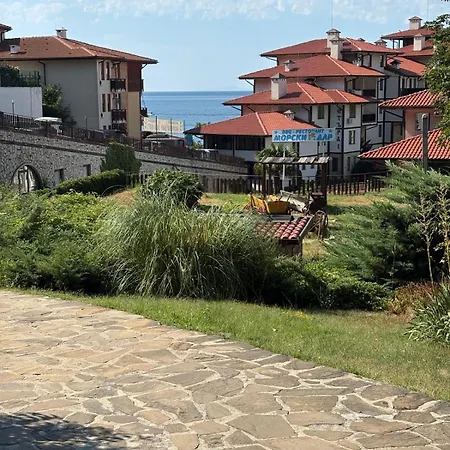 Etara 4 Complex アパート